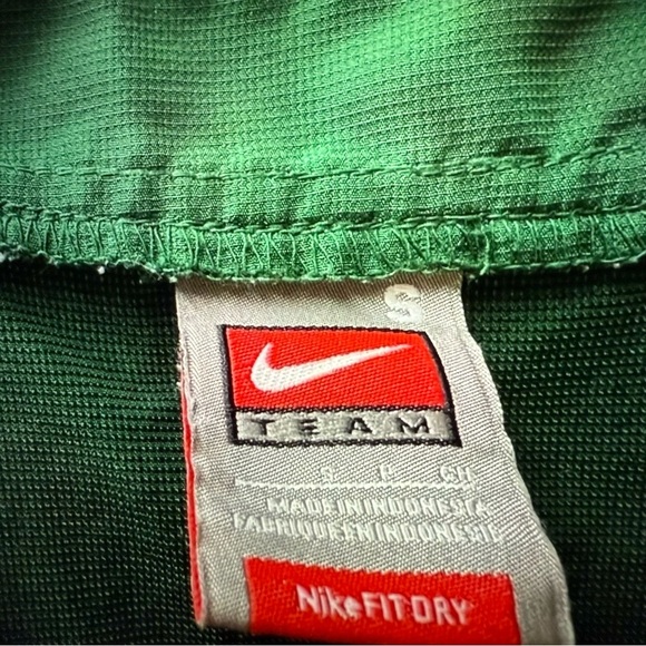 Nike man’s Michigan State University short sleeve windbreaker tap - Picture 2 of 5